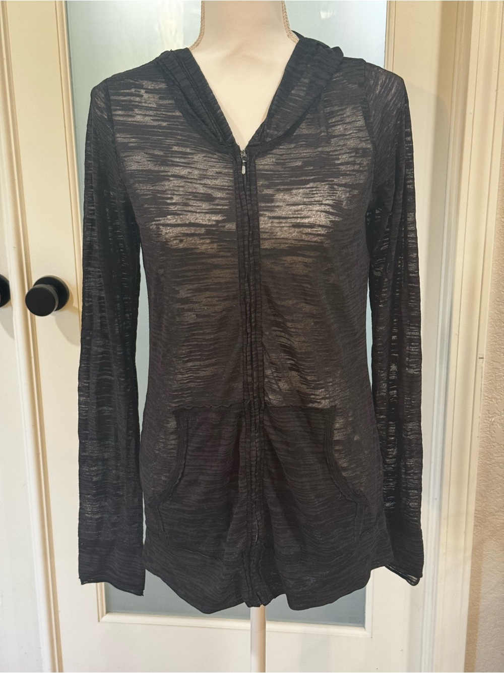 Kavio! black sheer lightweight hooded zip up jacket, 2 front pockets, XL. - Picture 2 of 13